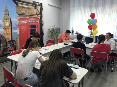 English Club (Курсы иностранных языков)