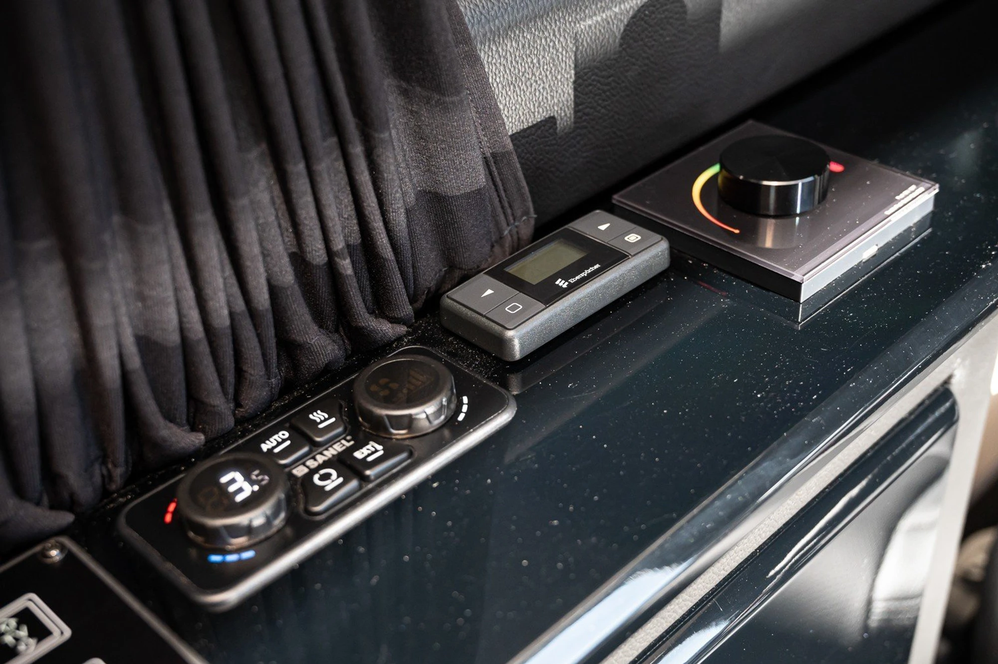 Аренда VIP микроавтобуса 6+2 мест