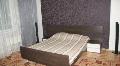 Пять Звезд на Братьев Кашириных 85а (Жильё посуточно )