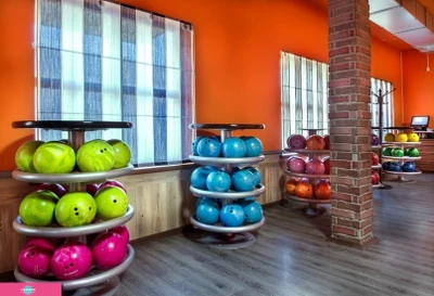 "Фабрика", ресторан с доставкой еды на дом, боулинг для всей семьи на Светланской, Владивосток 