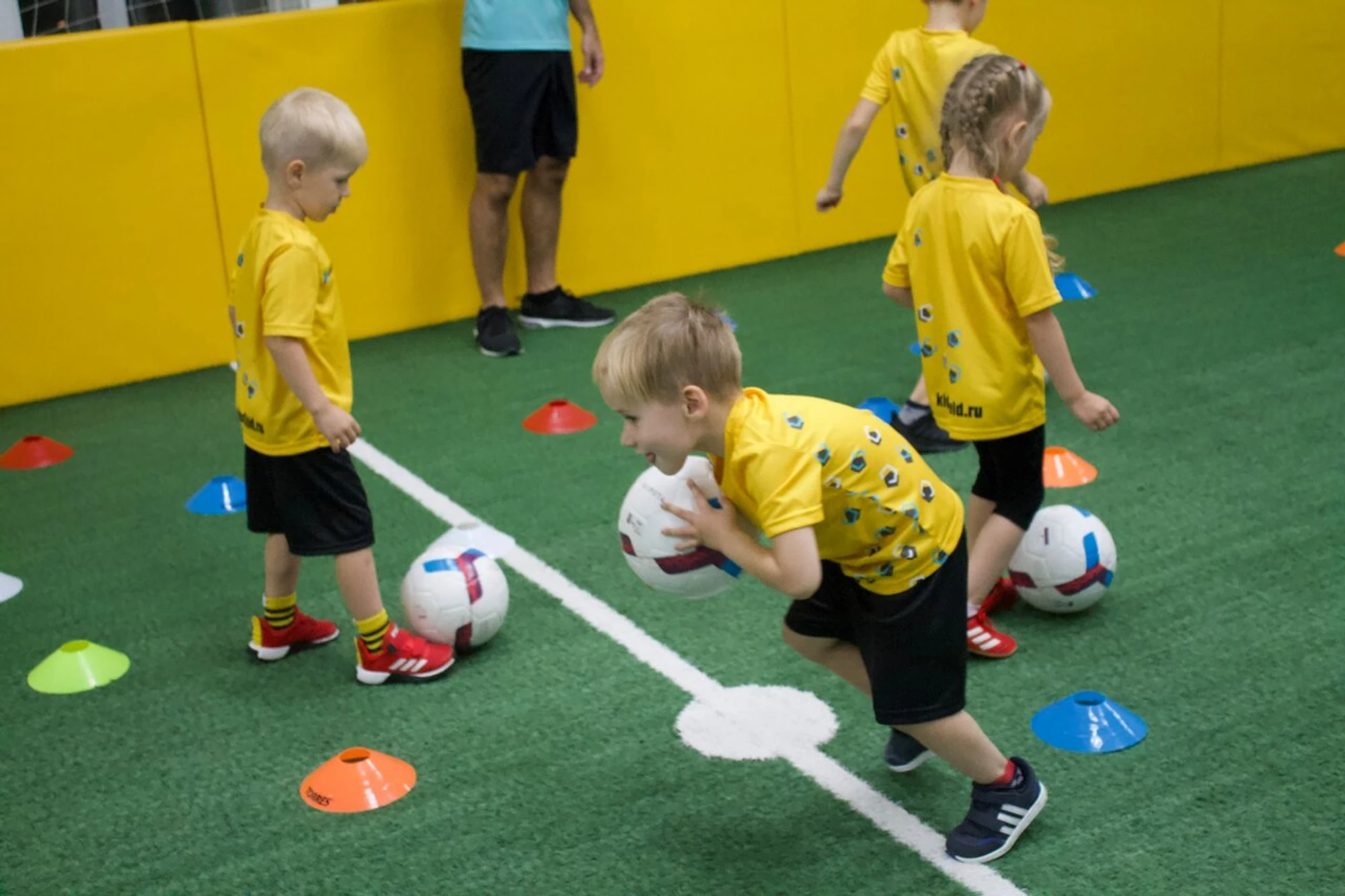 KidsField (Спортивная школа )