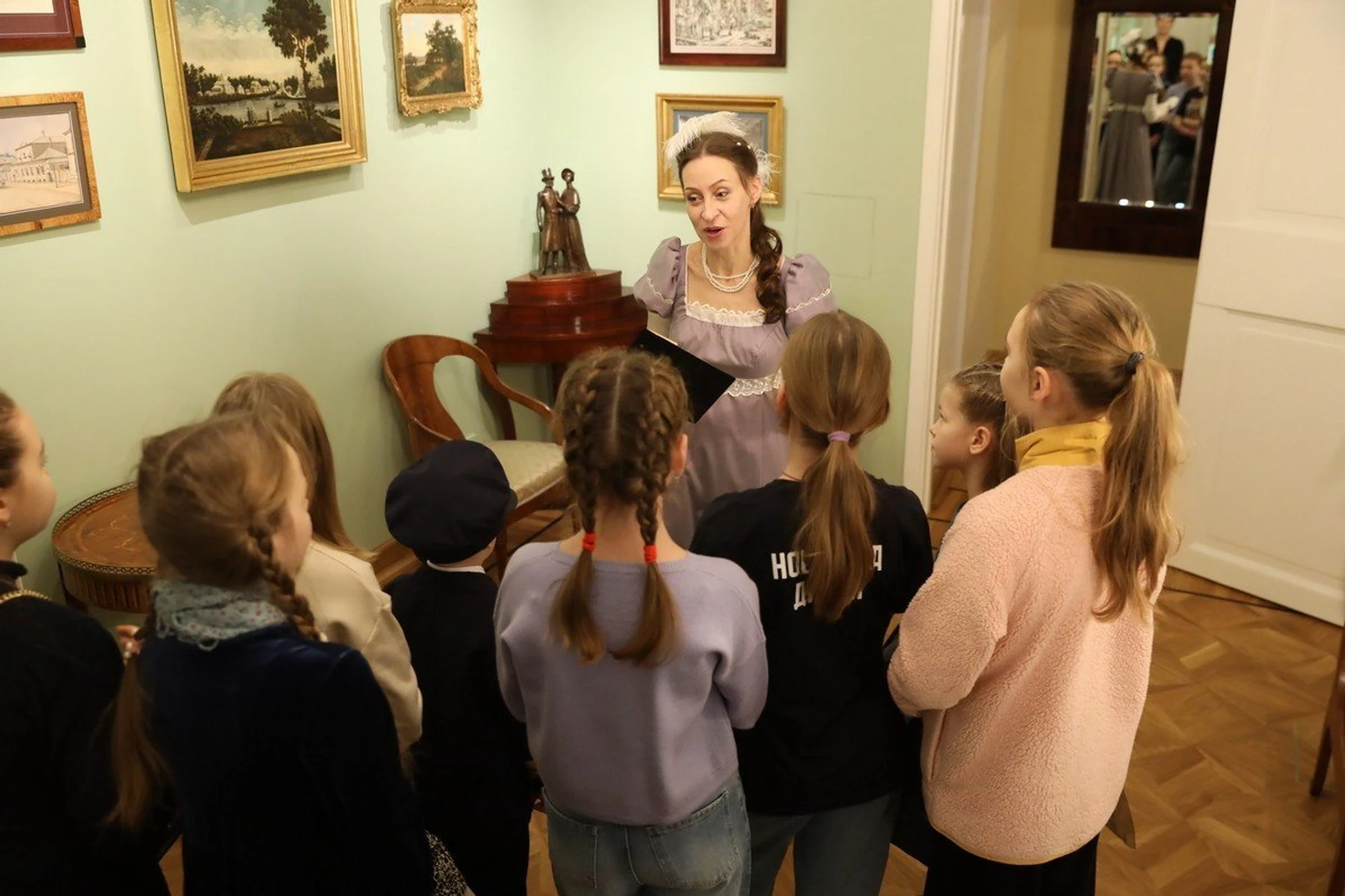 Новогодняя программа «Мы лучше поспешим на бал…»