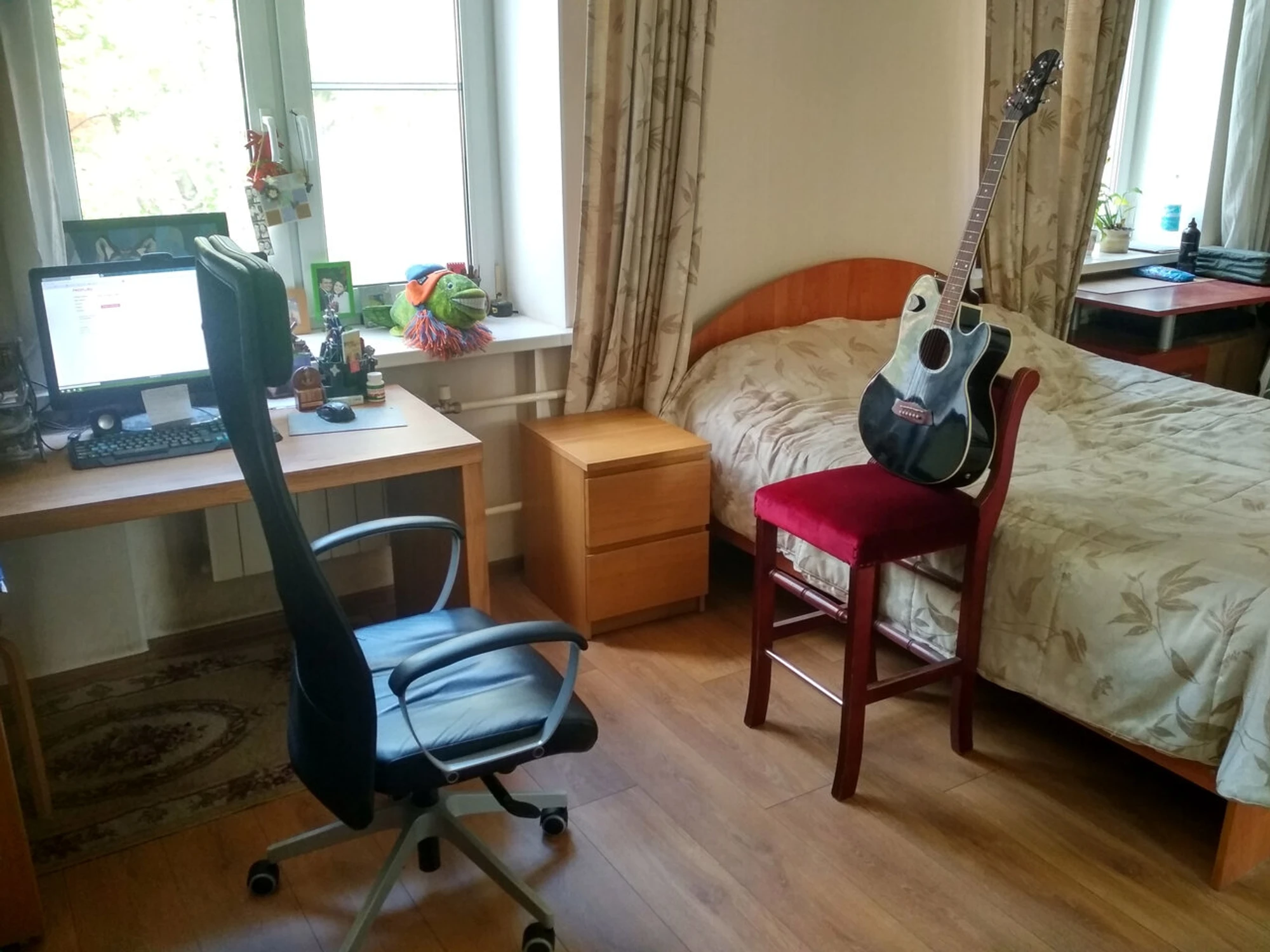 Преподаватель гитары (Услуги репетиторов )