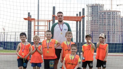 "Чемпионика" сеть футбольных школ на Уралмаше для детей от 3 до 7,5 лет (ул. Машиностроителей, 71)