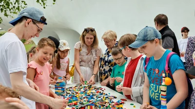 Масштабный фестиваль «НАУЧФЕСТ. Человек-наук» в парке «Зарядье»