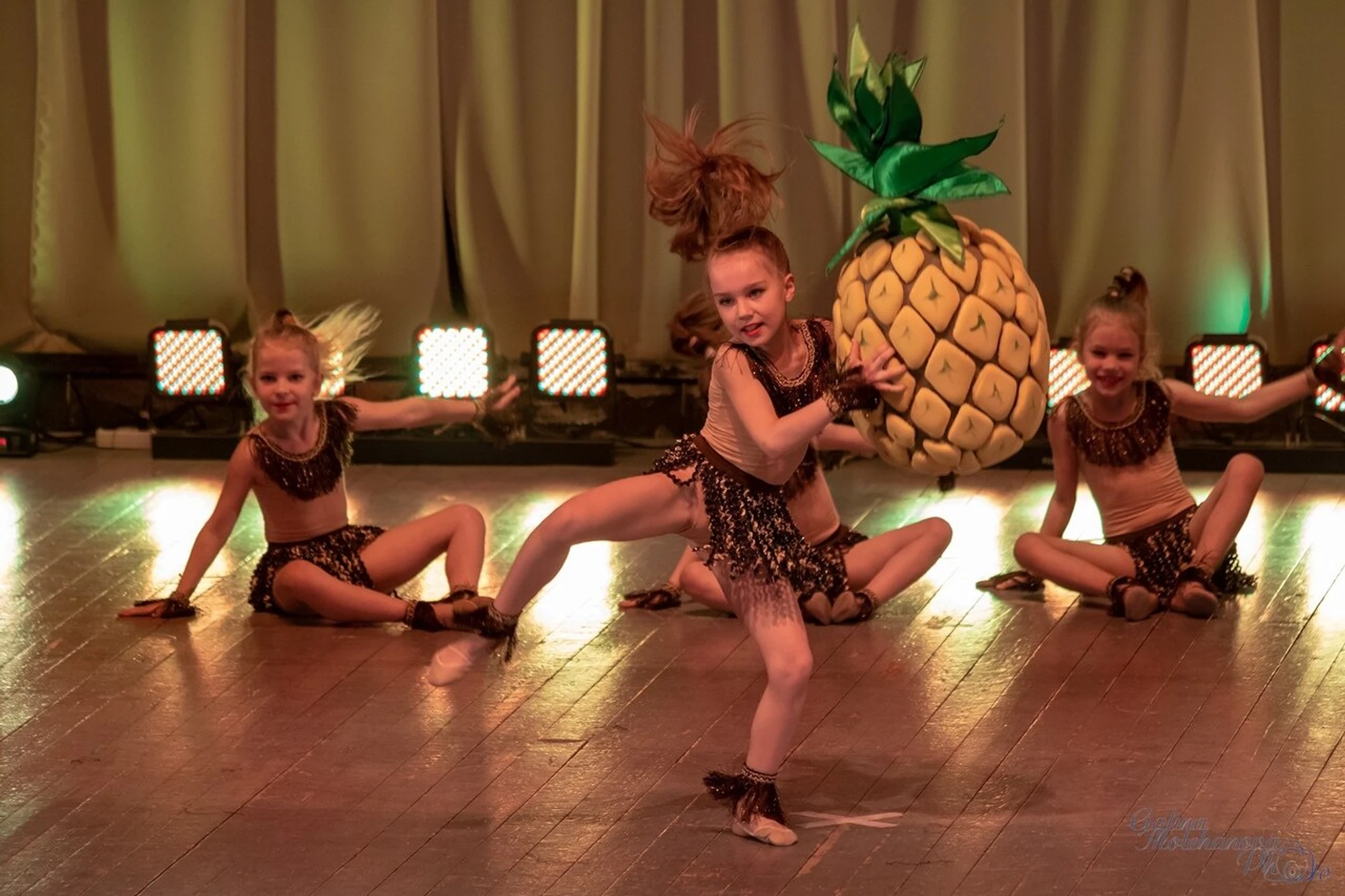 КоМИКС танцы для детей и взрослых (Школа танцев )