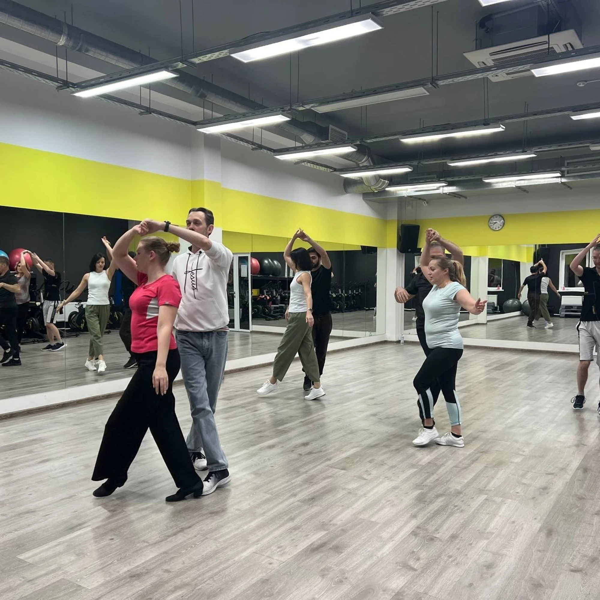 "FITNESSON", фитнес-клубы с уникальной концепцией