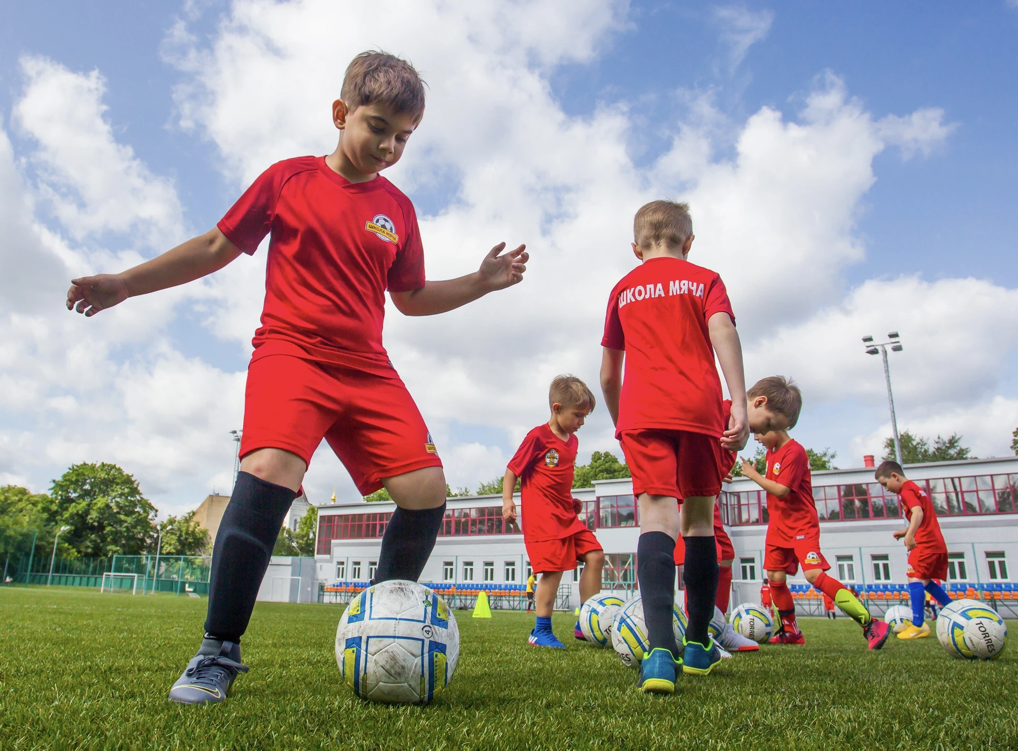 Школа мяча Ясенево - футбольная школа для детей от 4 до 14 лет