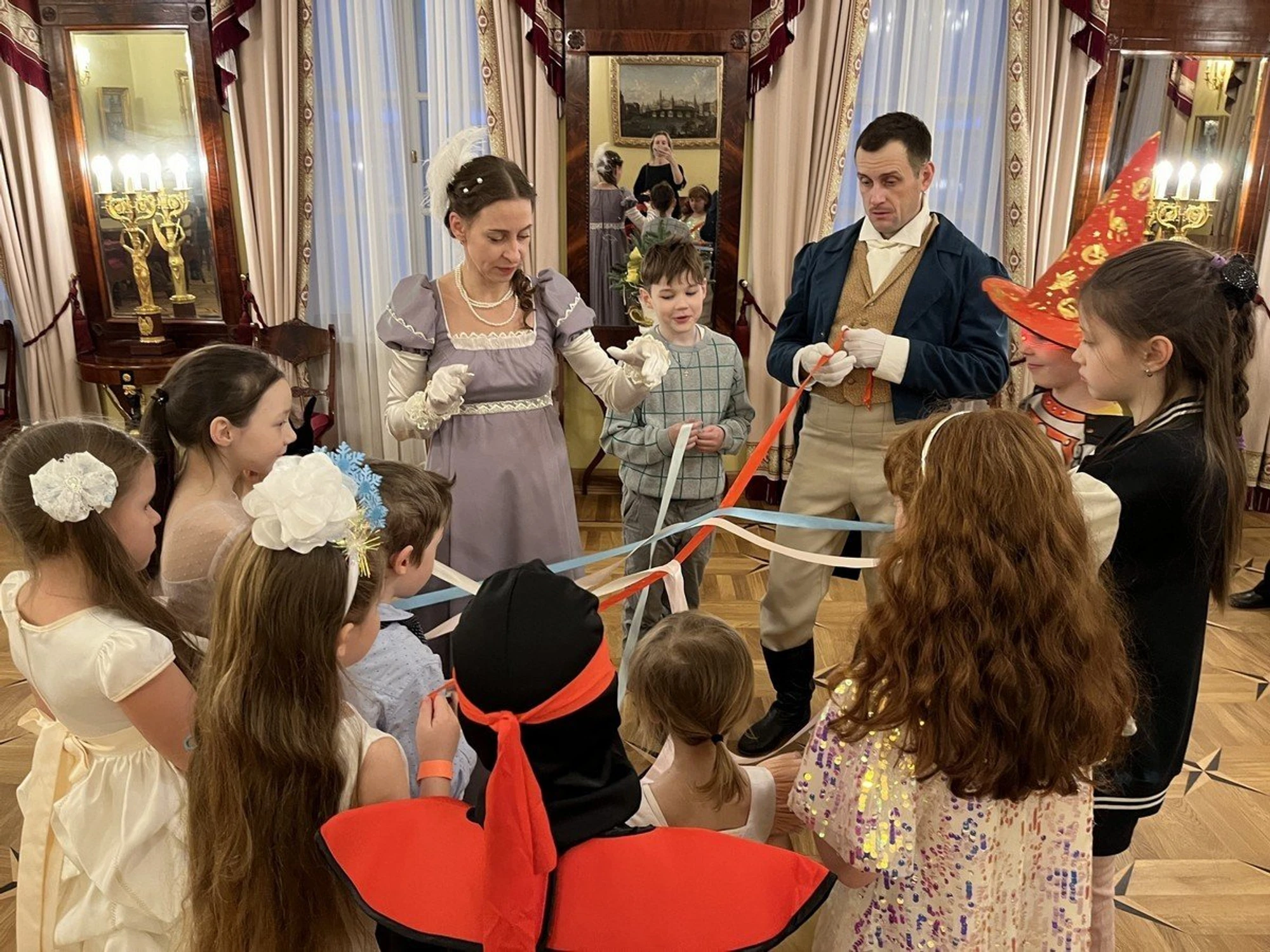 Новогодняя программа «Мы лучше поспешим на бал…»