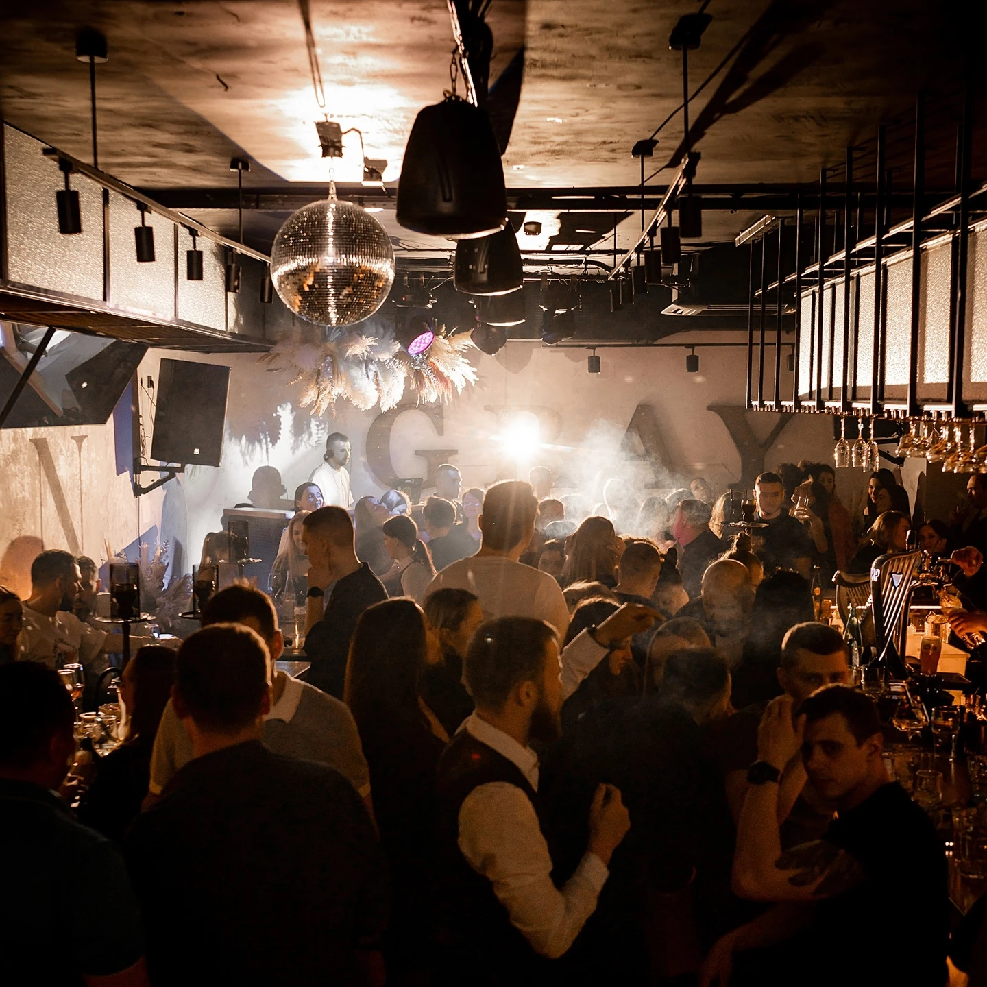Ресторан "Дориан Грей" в центре Екатеринбурга /Dorian Gray Kitchen&Bar