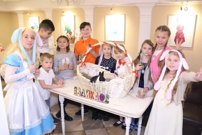 День рождения с пушистыми  кроликами в антикафе "Зайкафе"