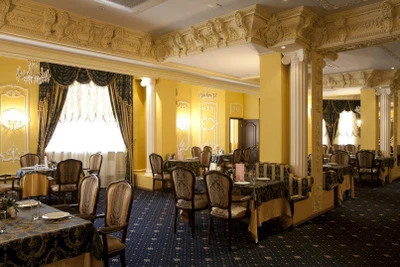 Три толстяка (Ресторан )