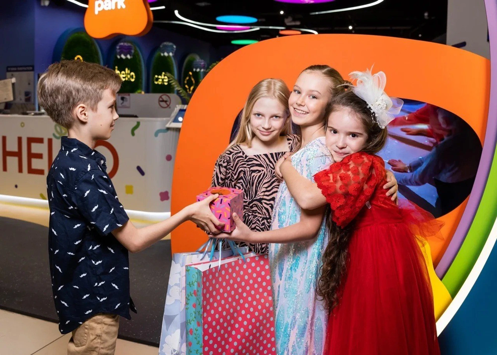 Пакет "Hello Boom" на детский день рождения в "HELLO PARK" Авиапарк