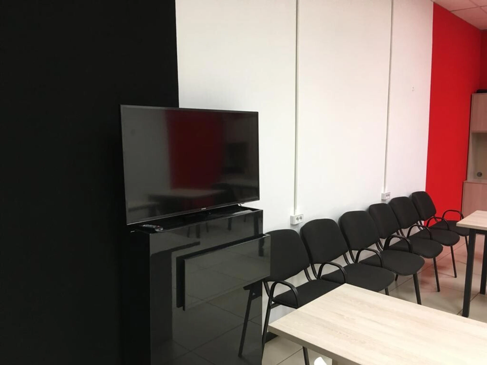 при заказе с приложения, действуют скидки на посещение коворкинга.