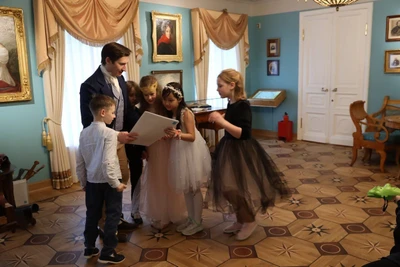 Новогодняя программа «Мы лучше поспешим на бал…»