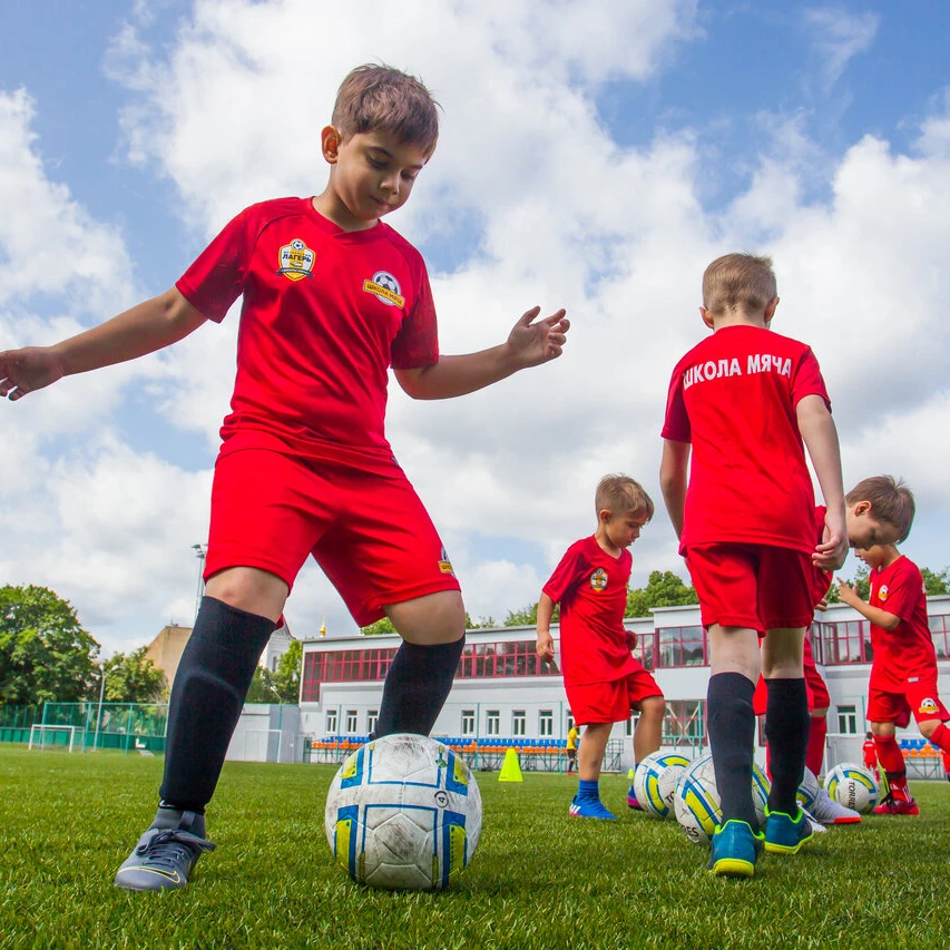 Школа мяча Люберцы - футбольная школа для детей от 4 до 14 лет