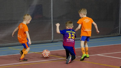 "Чемпионика" сеть футбольных школ на Уралмаше для детей от 3 до 7 лет (ул. Старых Большевиков 2а)