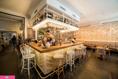 "Счастье", ресторан на Петроградской, СПб 