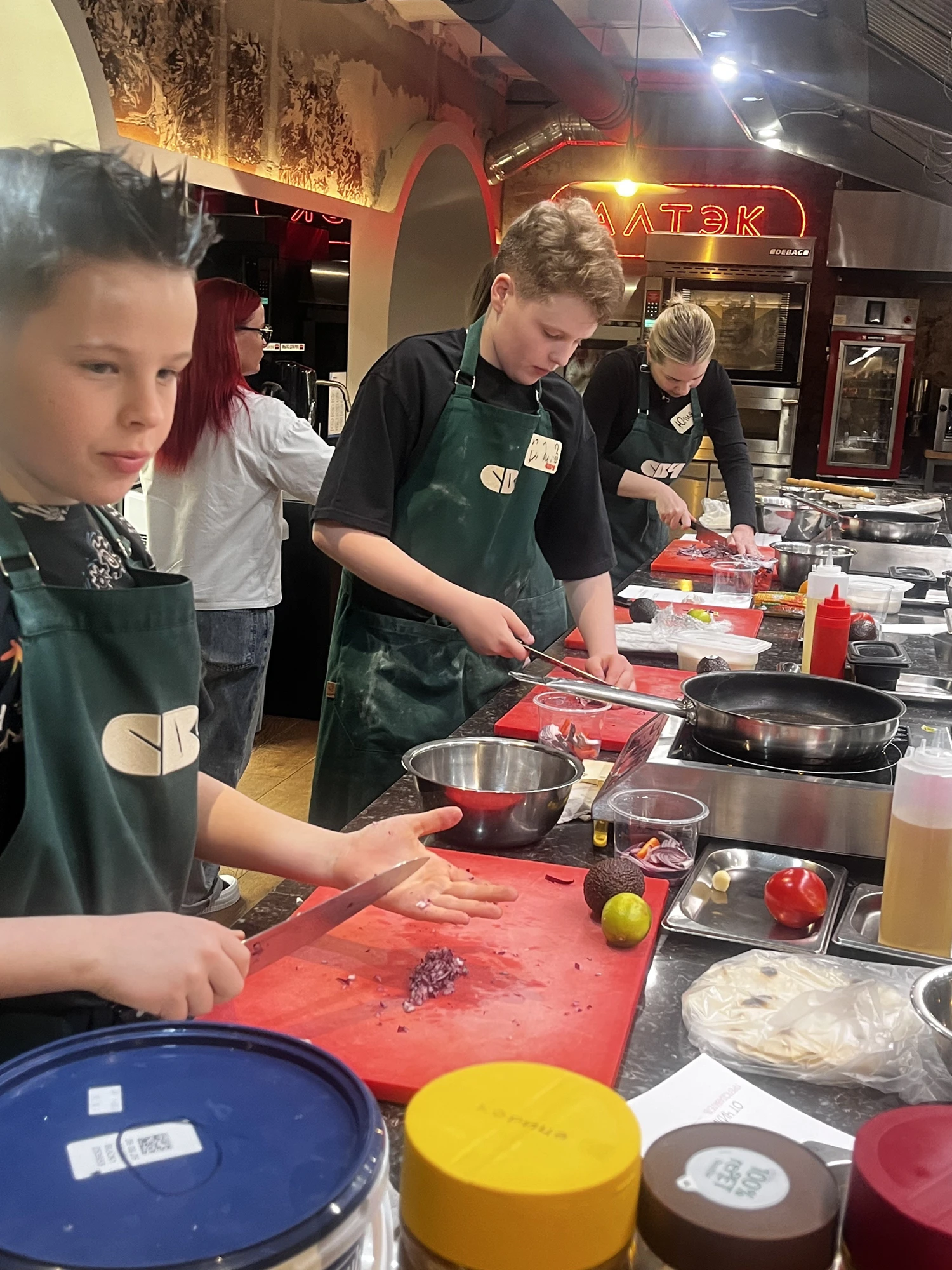 Летний гастро-лагерь для детей в поварской школе СВЧ