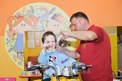 "Весёлая расчёска", детская парикмахерская в ТРК "Пять озёр", СПб