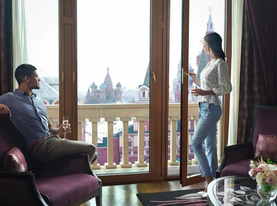 "Ваш лучший праздник с подарками" в "Four Seasons Hotel Moscow"