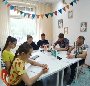 Easy School (Курсы иностранных языков )