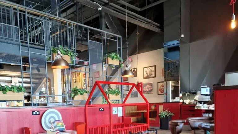 TGI FRIDAYS (Ресторан с детской комнатой)