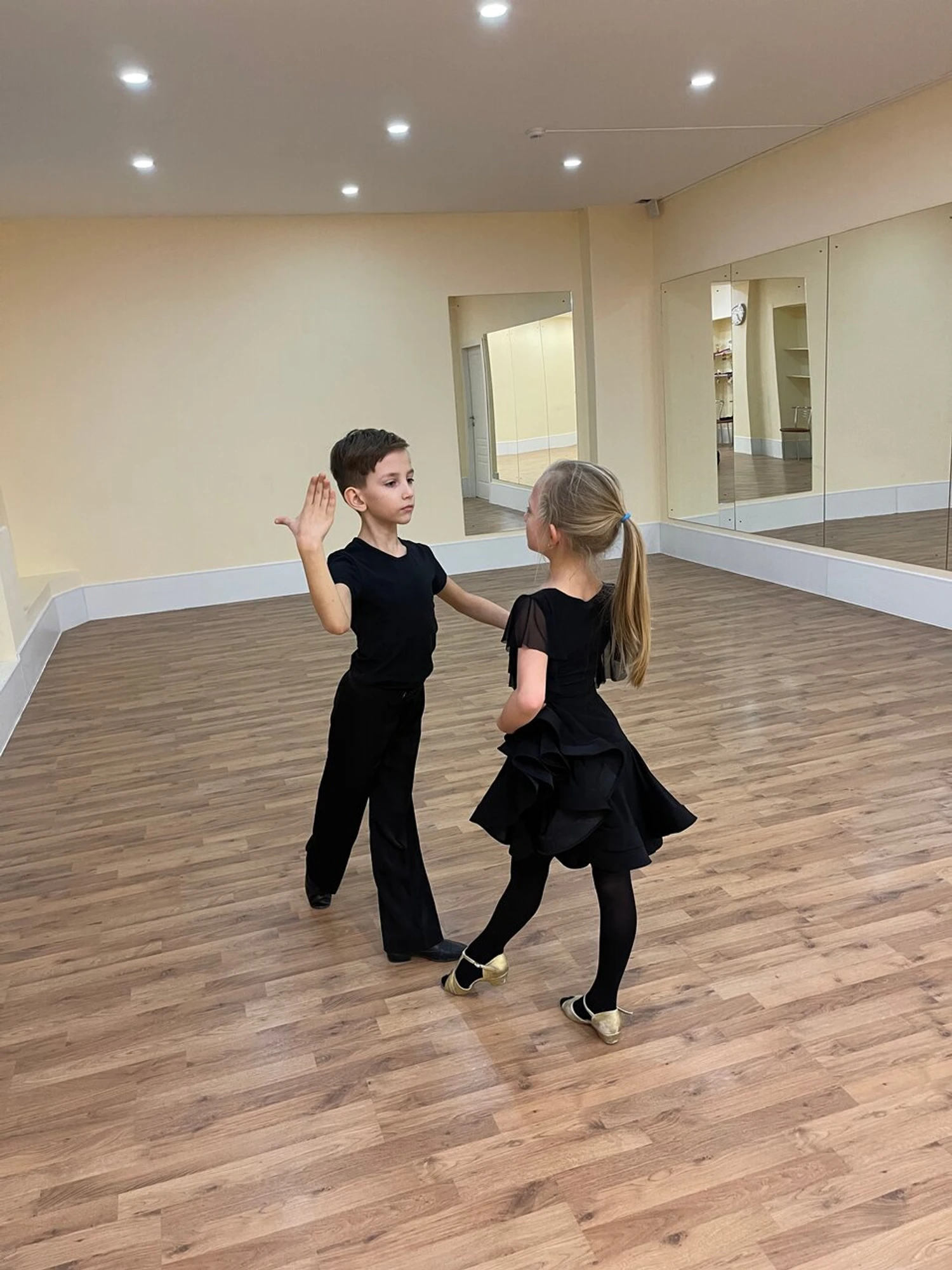 Balance dance studio (Школа танцев )