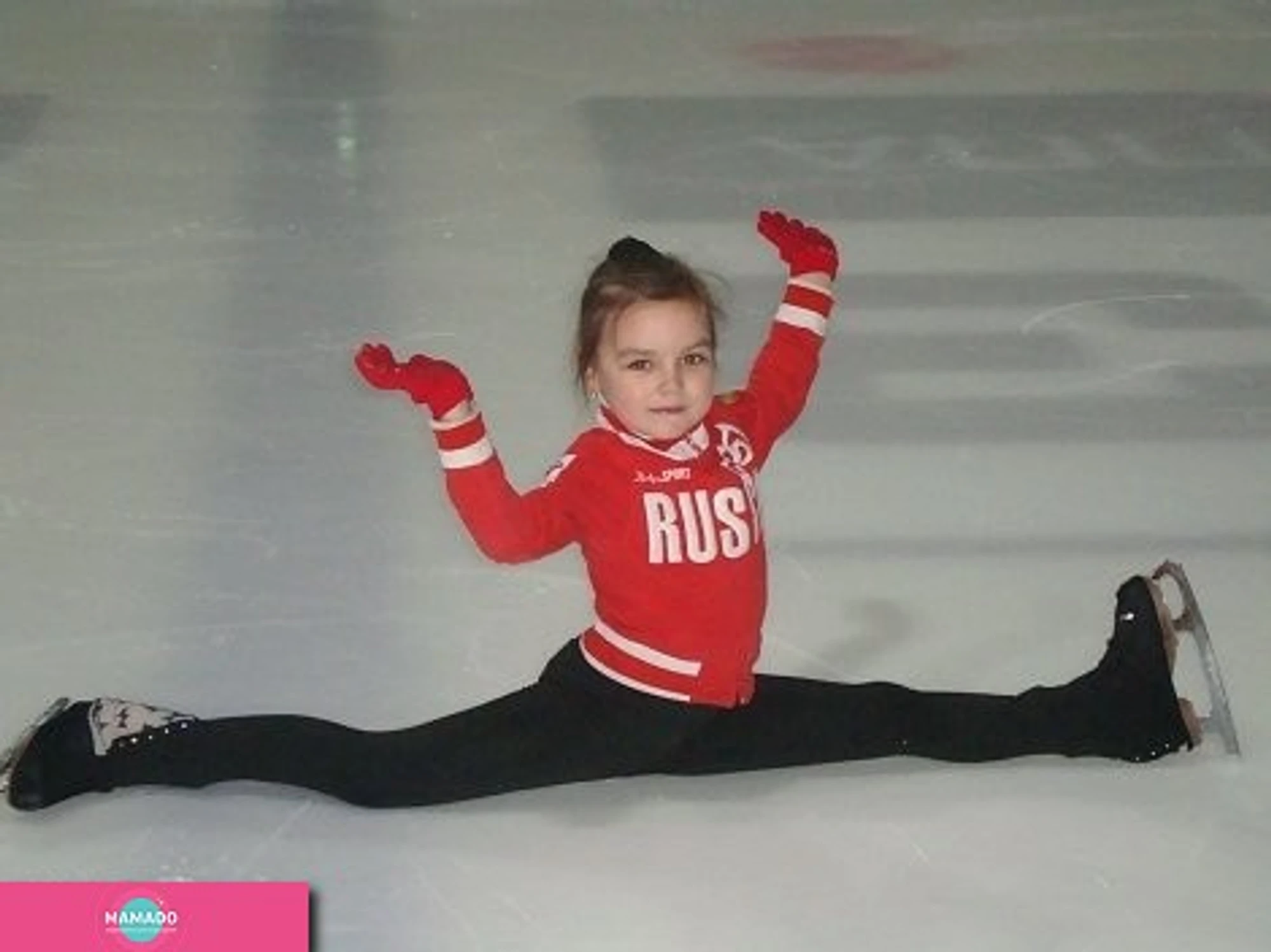 Дети фигуристы. Фигуристка ребенок. Дети фигуристы. Фигурное катание дети. Дети фигуристы.