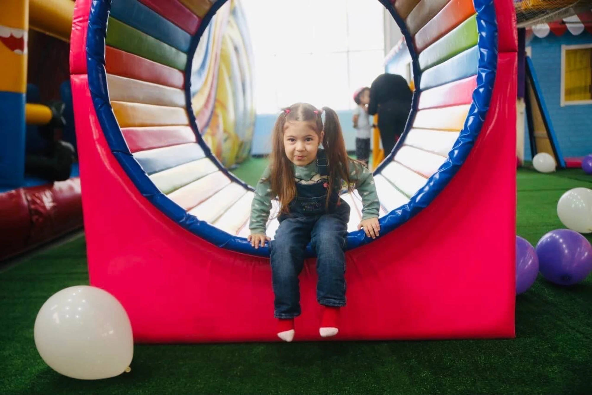 Тут батут (Детские игровые залы и площадки )