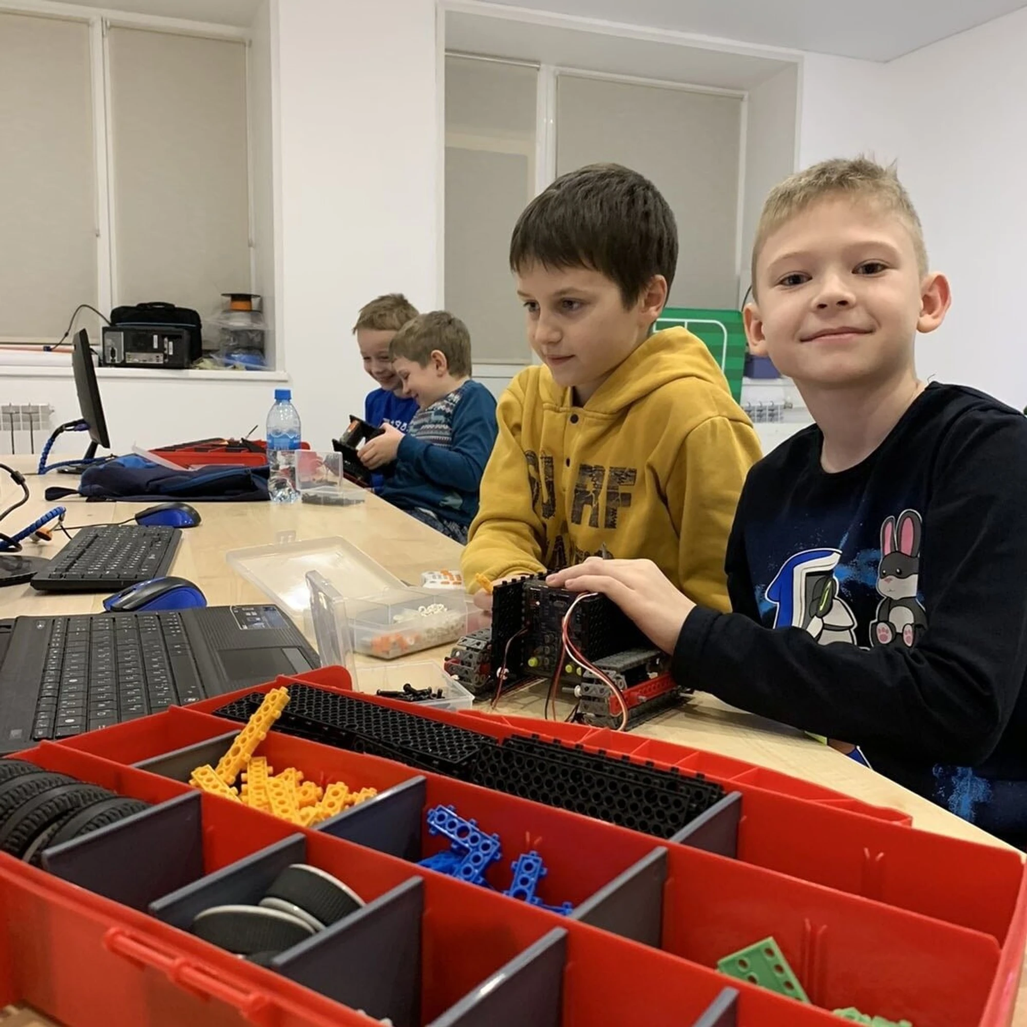 IT school (Клуб для детей и подростков)