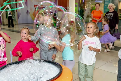 Неоновое шоу мыльных пузырей в ТЦ «ВиВа»