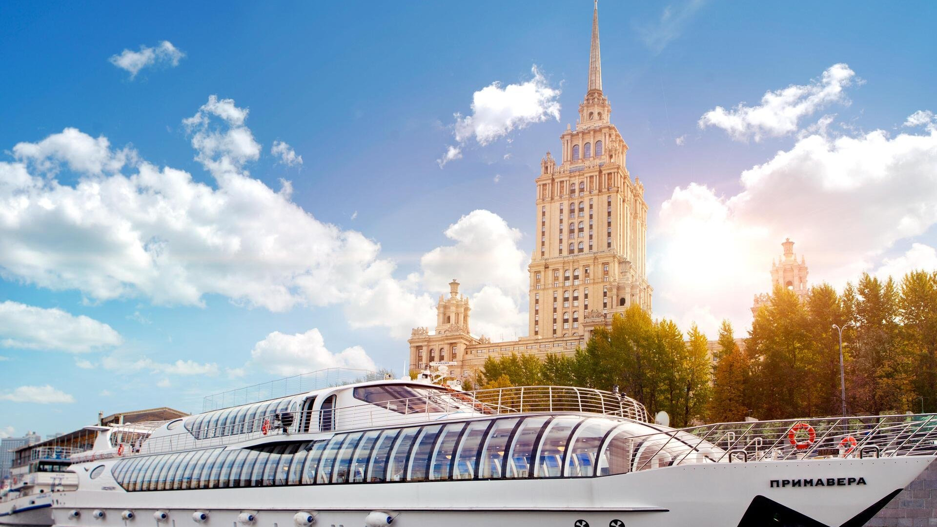 Флотилия Рэдиссон Ройал, ультрасовременные речные яхты с ресторанным сервисом на борту
