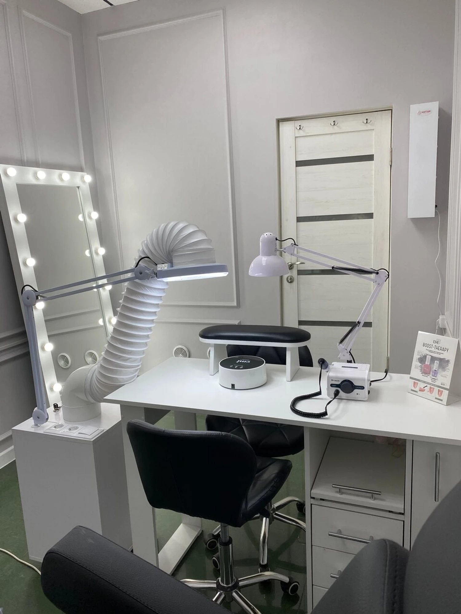 Manicure room (Ногтевая студия)