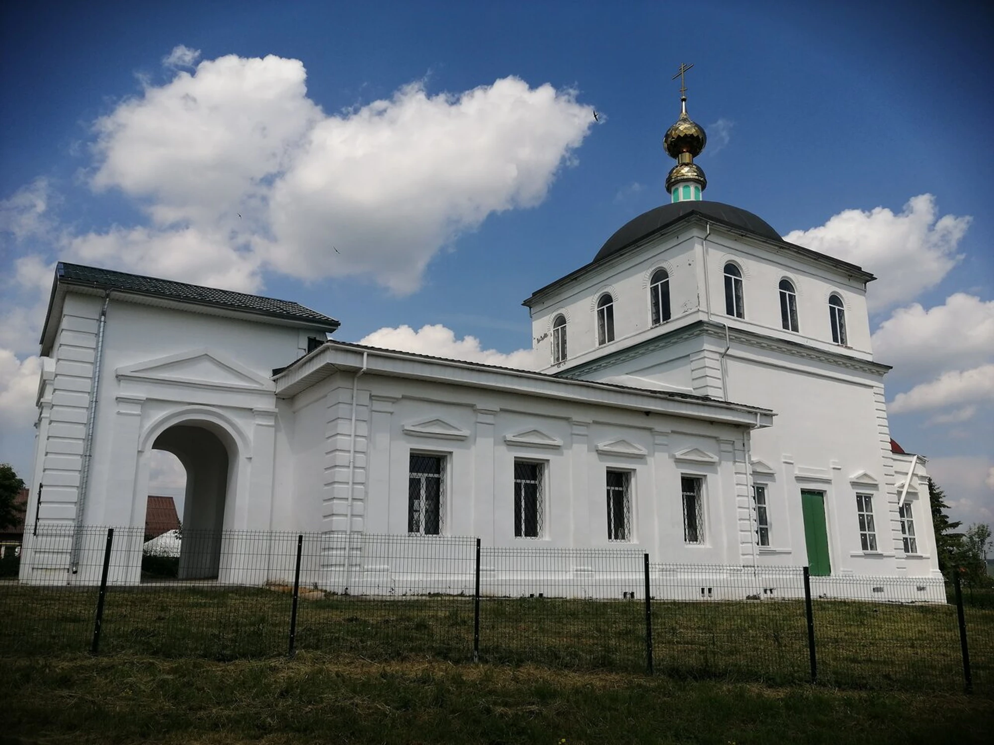 Церковь Происхождения Честных Древ Креста Господня (Православный храм)