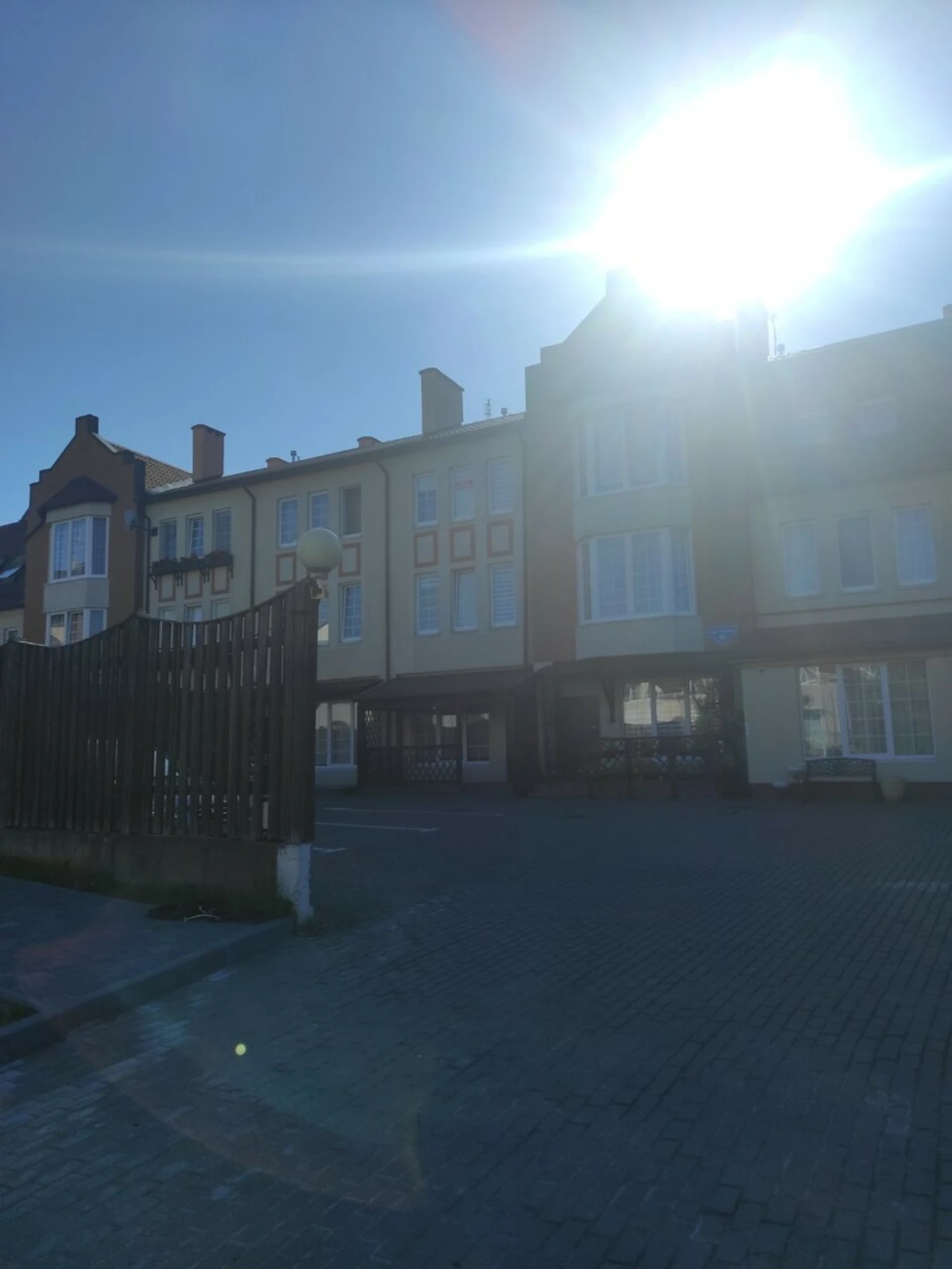 У архитектора (Гостиница)