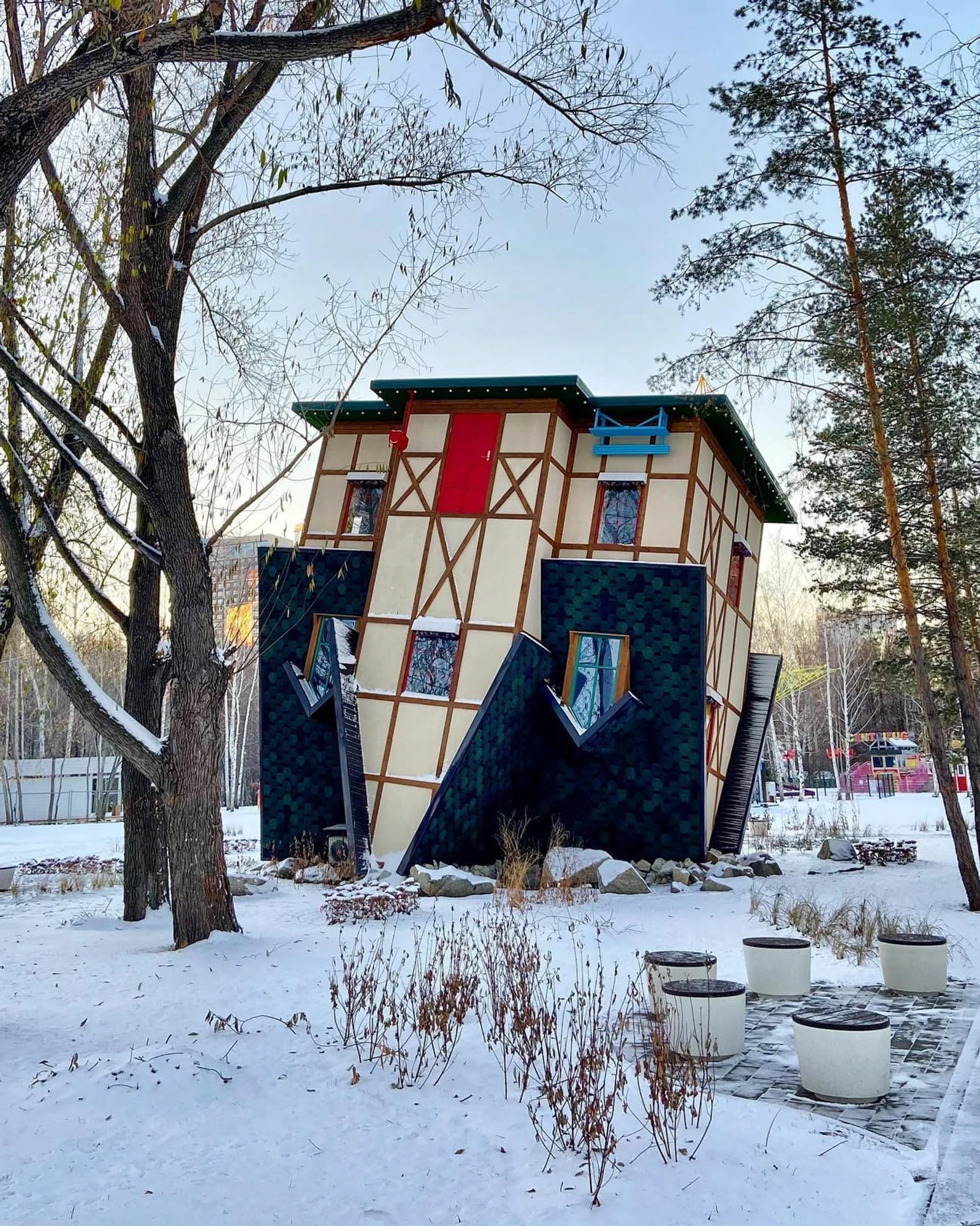 Перевернутый дом в ЦПКиО им. Маяковского, г. Екатеринбург