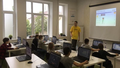 KIBERone (Компьютерные курсы )