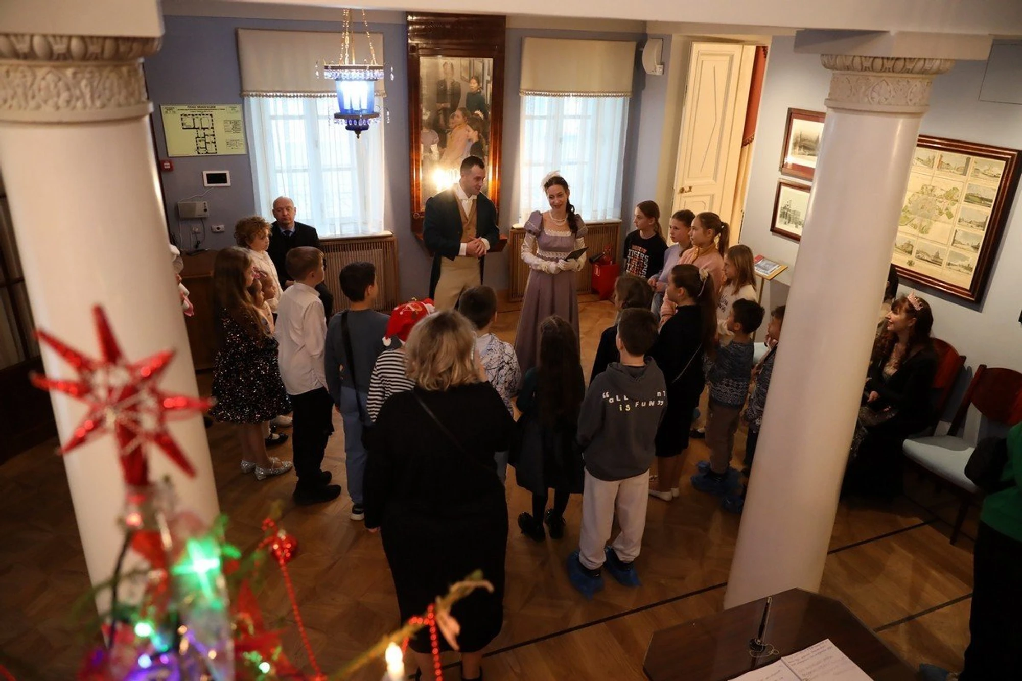 Новогодняя программа «Мы лучше поспешим на бал…»