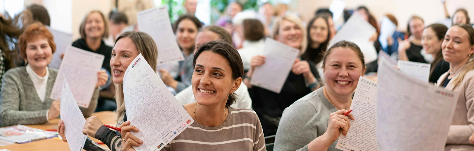 Тотальный диктант-2025 в Санкт-Петербурге: звездные чтецы и площадки для детей