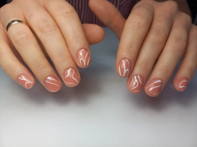 Маникюр с покрытием гель-лаком