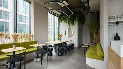 Holi Yoga & Cafe  — студия йоги и кафе авторской растительной кухней