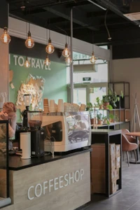 Tom's coffeeshop (Кофейня)