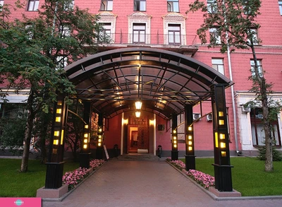 "Максима Заря", отель