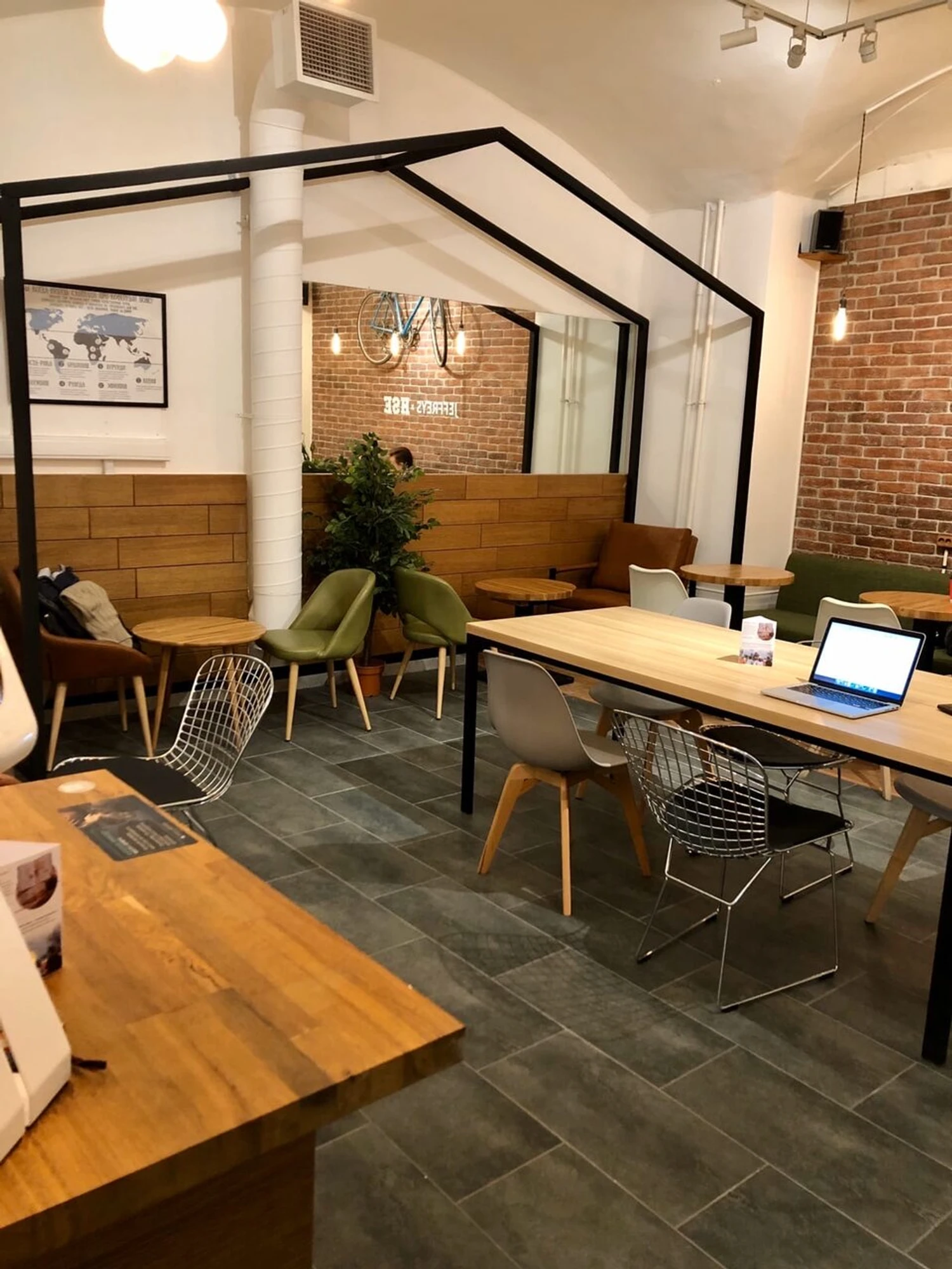 Jeffrey's Coffeeshop, Кофейня на территории ВШЭ