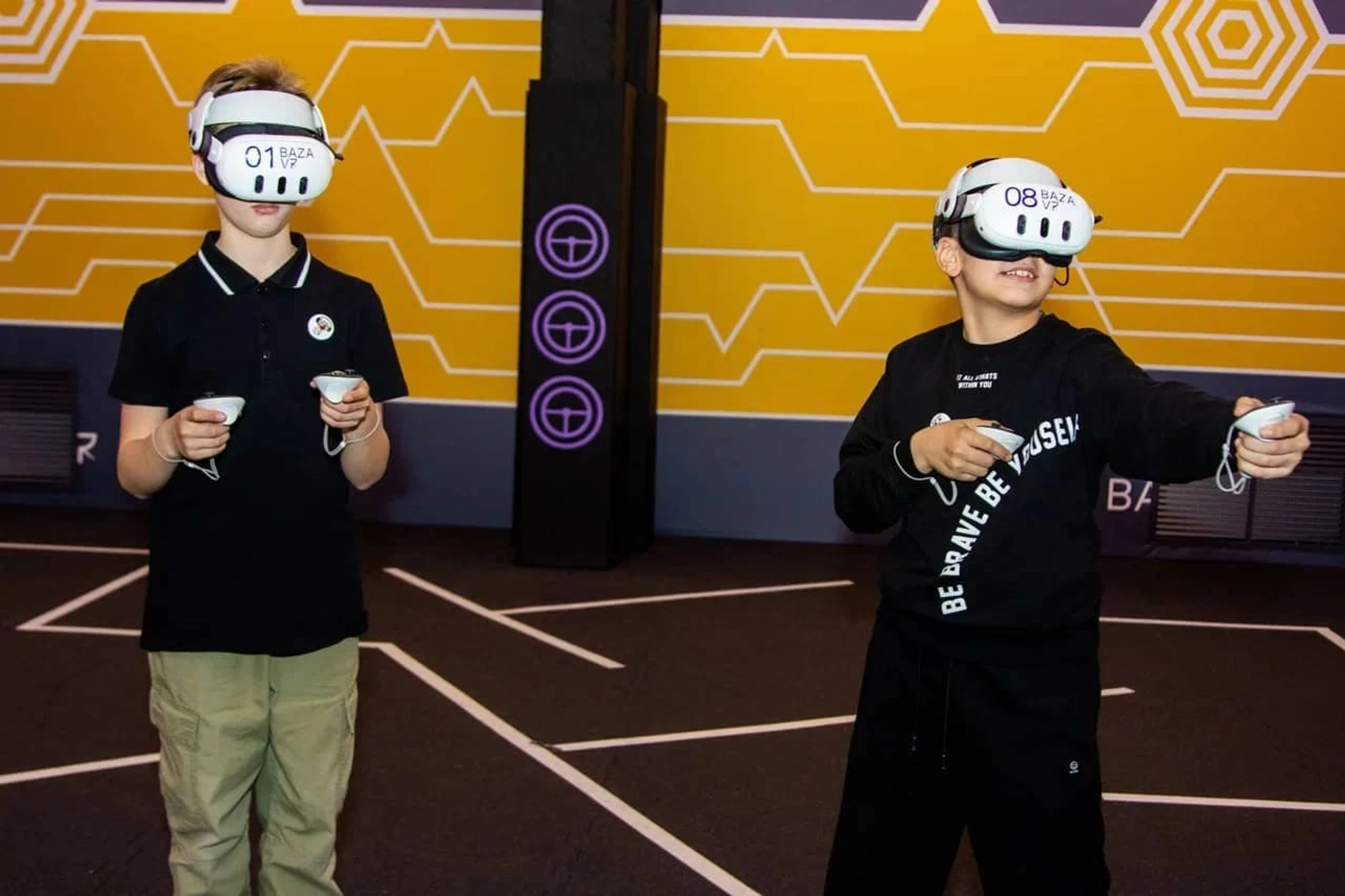 Иммениник на празднике бесплатно в клубе виртуальной реальности