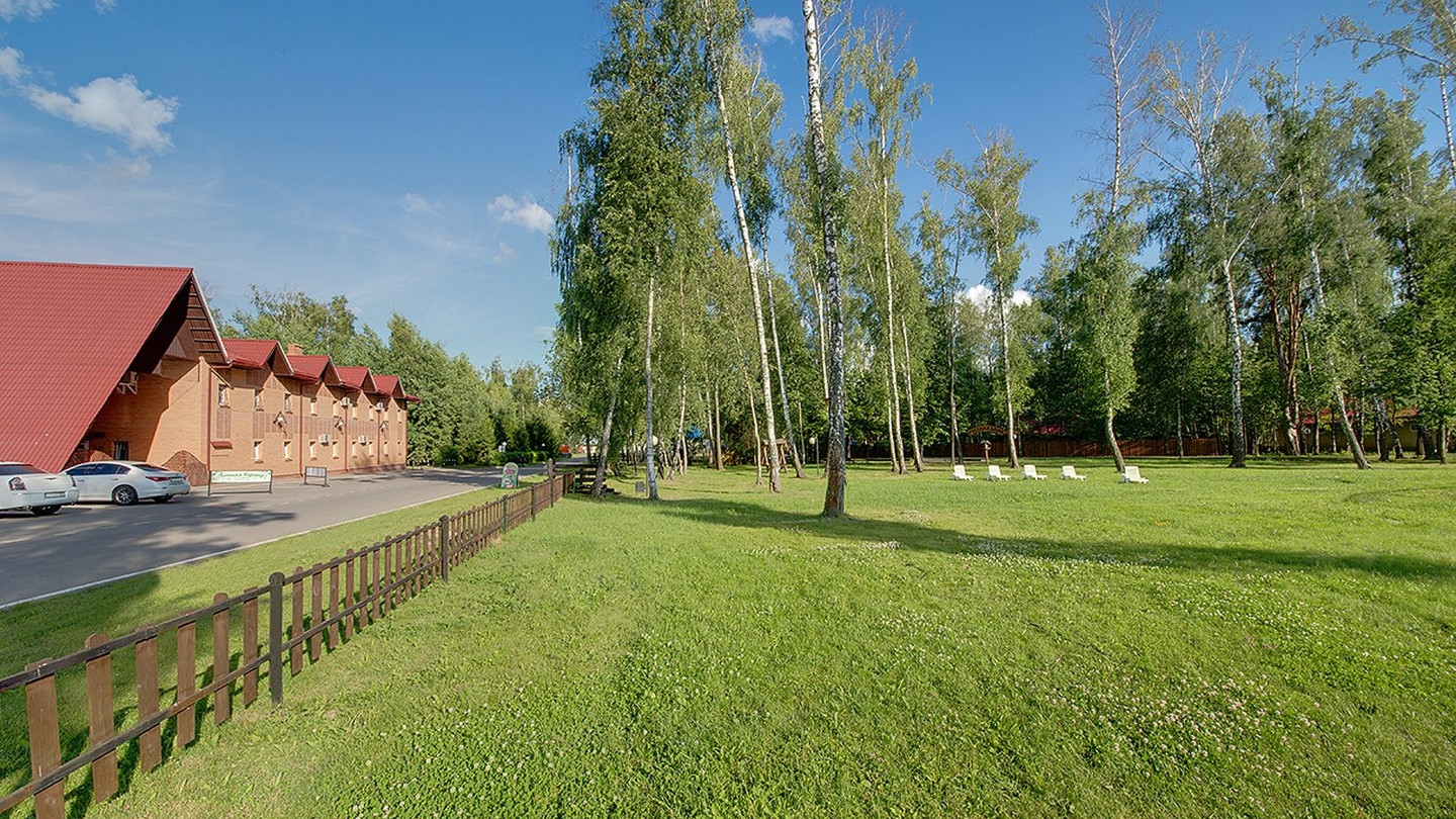 Загородный клуб-отель «Айвенго» (Загородный комплекс в живописной лесной зоне)