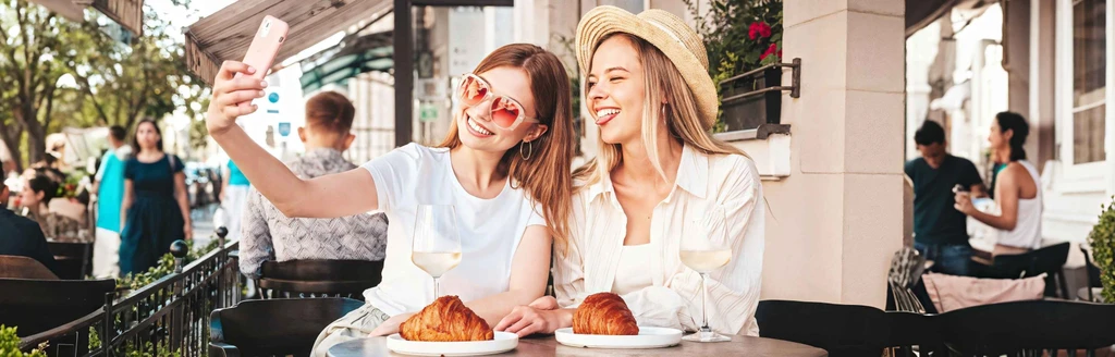 Красивые летние террасы Санкт-Петербурга: ТОП-5 мест, где можно отдохнуть с подругами на свежем воздухе