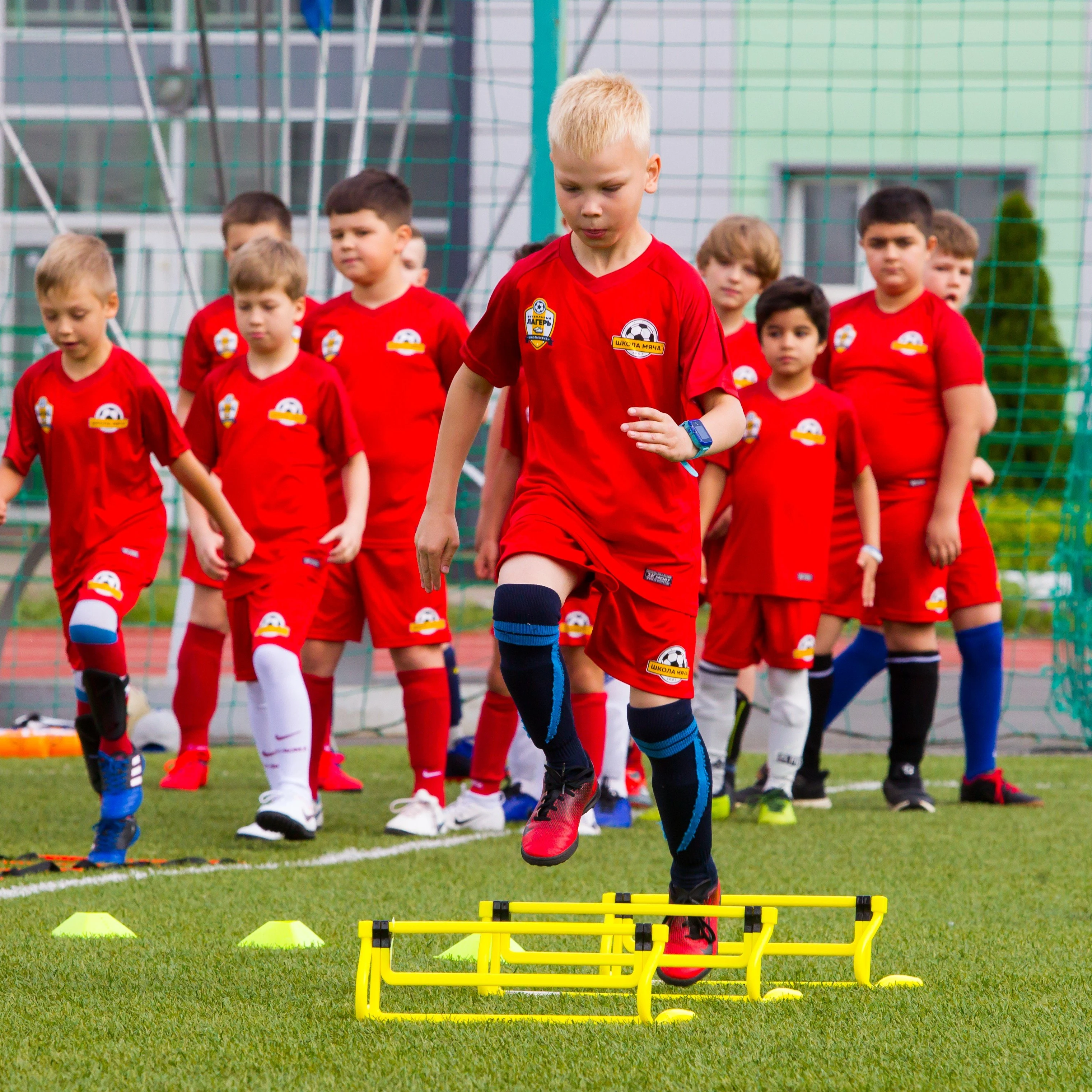 Школа мяча Ясенево - футбольная школа для детей от 4 до 14 лет