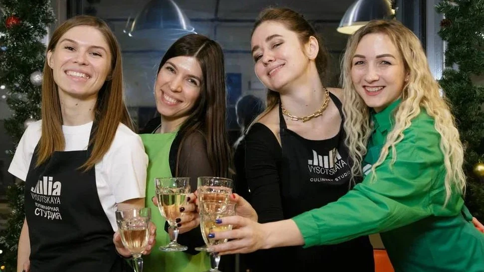 Веселый девичник в кулинарной студии Юлии Высоцкой